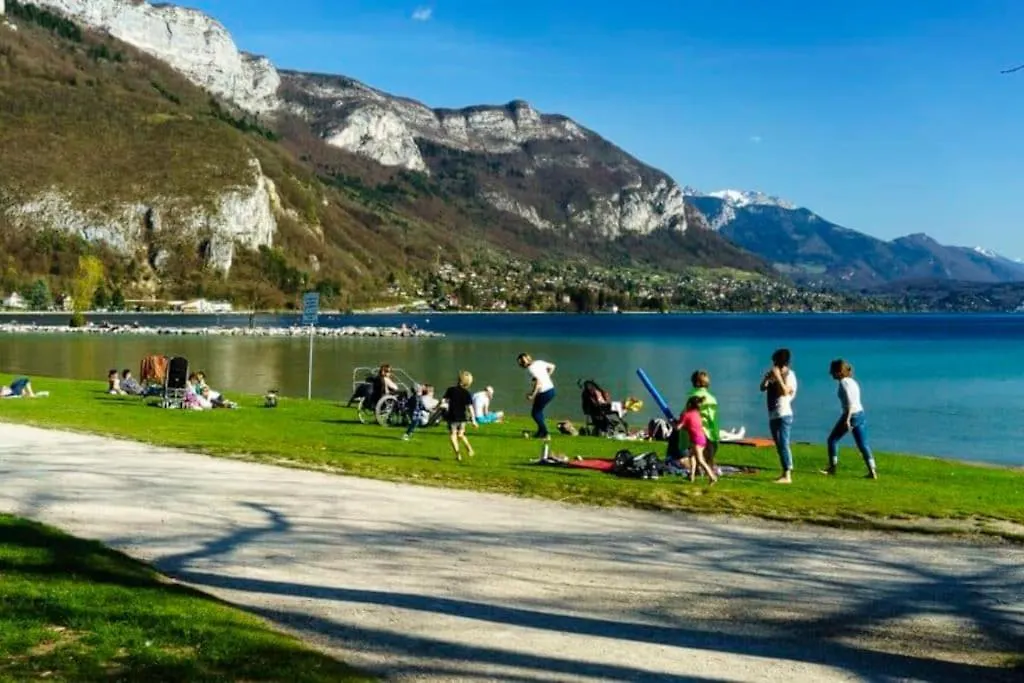 Entre Lac Et Montagne Annecy France